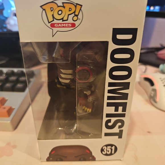 Overwatch Doomfist Funko - Picture 2 of 5